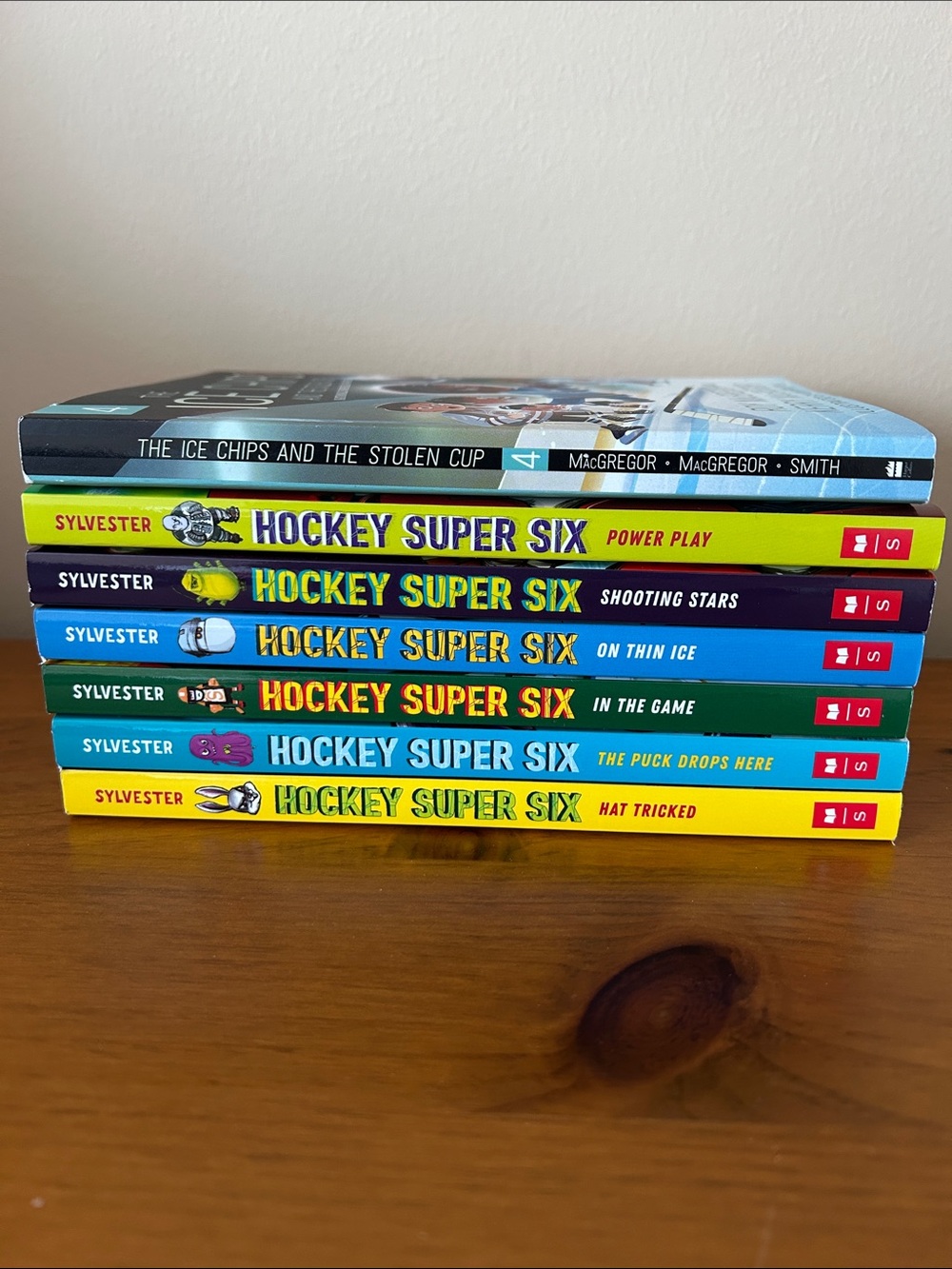 Set/7 “Hockey Super Six” and “Ice Chips” Chapter Books